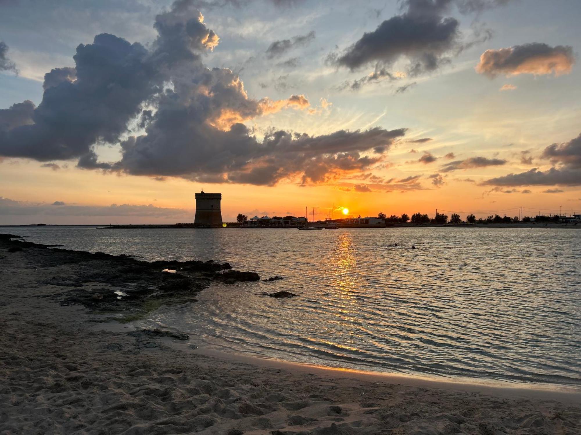 Salento Casa Vacanza Il Focolare Torchiarolo Bagian luar foto